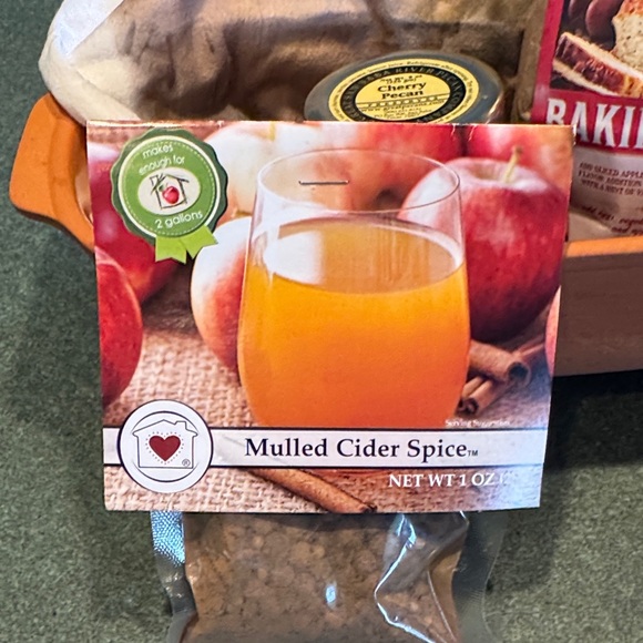 Apple Bread Baking Set with Terracotta Pan - Picture 2 of 10